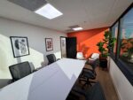 Space for meetings woth a table and seats